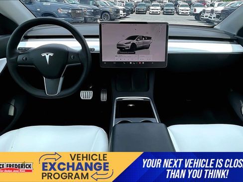 Used 2022 Tesla Model Y Performance AWD/4WD image 12
