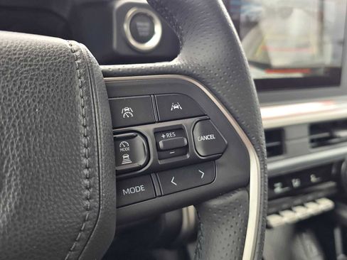 Certified 2025 Toyota 4Runner SR5 image 30