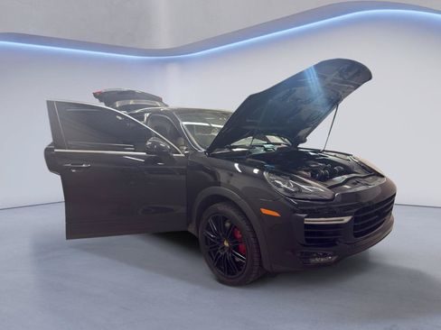 Used 2015 Porsche Cayenne Turbo AWD/4WD image 9