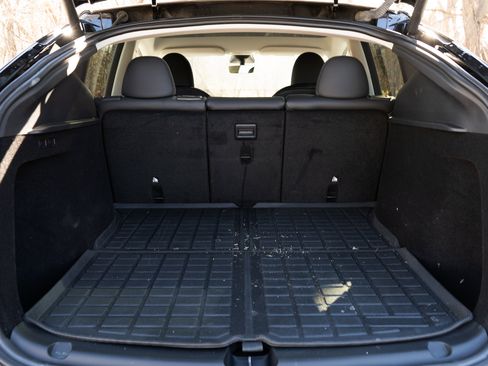 Used 2023 Tesla Model Y Long Range image 39