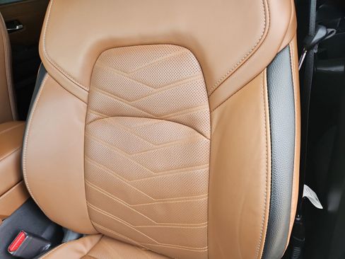 Certified 2023 Nissan Pathfinder Platinum FWD image 23