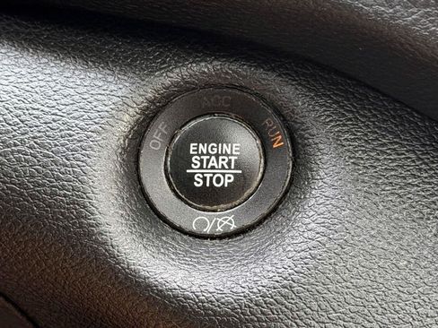 Used 2019 Jeep Cherokee Limited AWD/4WD image 31