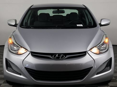 Used 2014 Hyundai Elantra SE FWD image 2