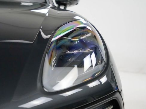 Certified 2026 Porsche Macan AWD/4WD image 8