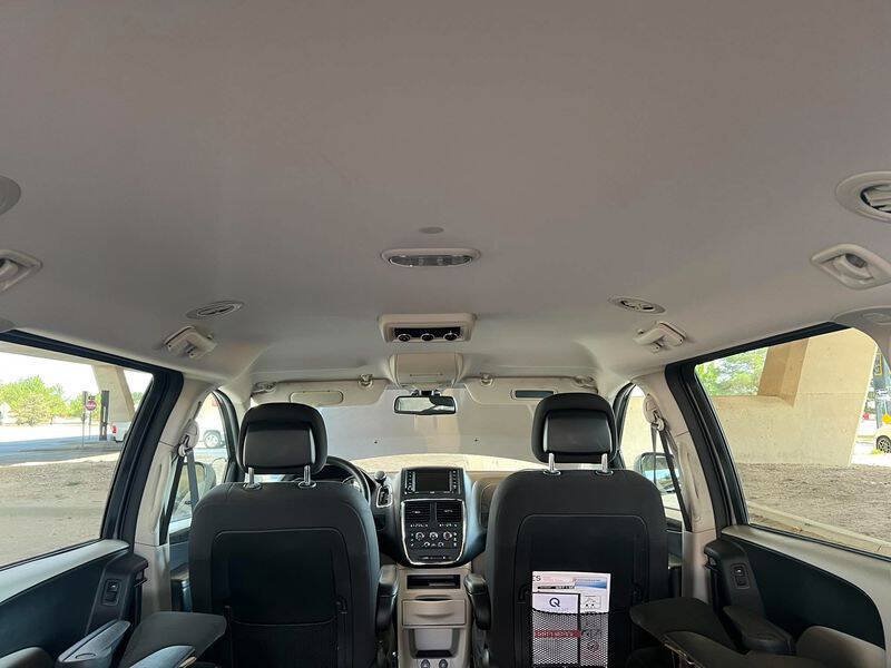 Used 2019 Dodge Grand Caravan SE w/ UConnect Hands-Free Group FWD image 33