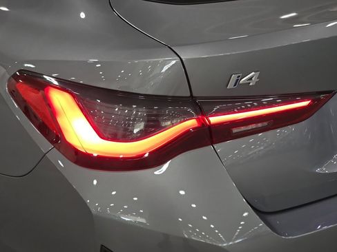 Used 2023 BMW i4 eDrive40 w/ Premium Package RWD image 31