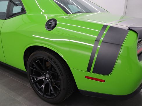 Used 2017 Dodge Challenger R/T Scat Pack w/ Dynamics Package RWD image 27