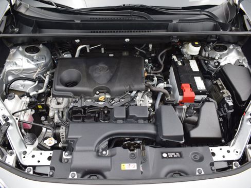 Used 2024 Toyota RAV4 XLE AWD/4WD image 9