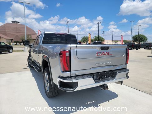 Used 2025 GMC Sierra 3500 SLT w/ SLT Premium Package AWD/4WD image 5