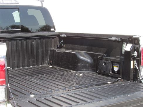 Used 2023 Toyota Tacoma TRD Off-Road AWD/4WD image 9