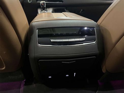 Used 2022 Cadillac Escalade Premium Luxury image 16