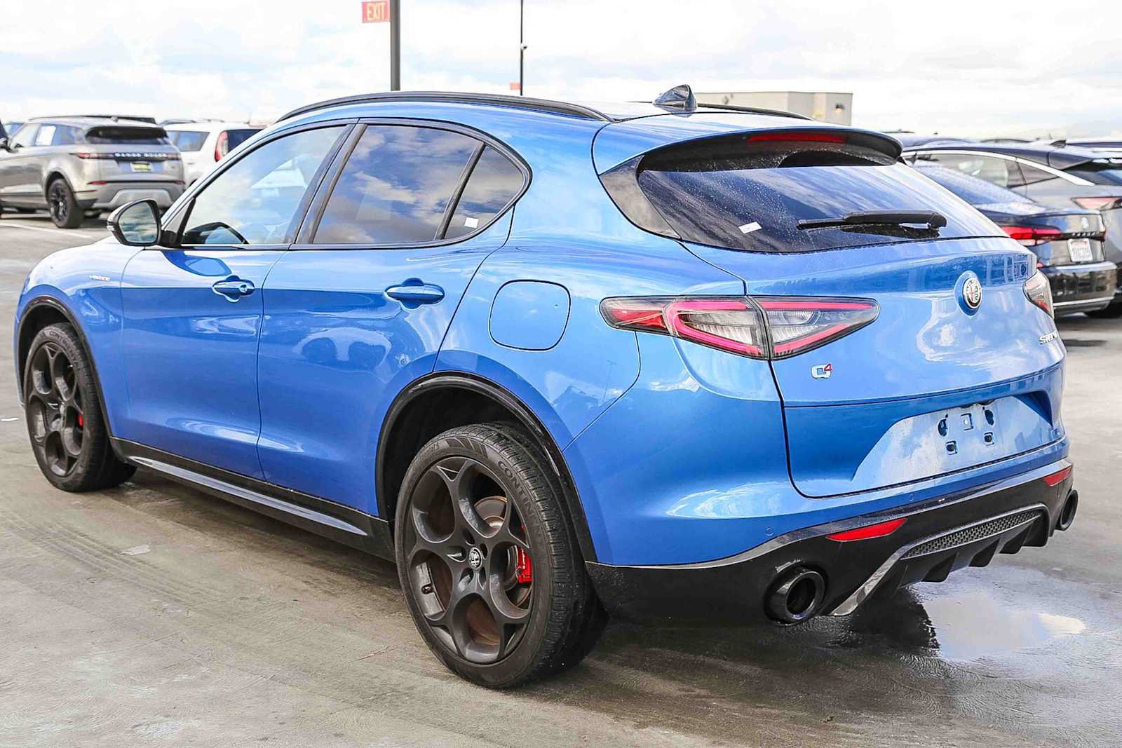 Used 2024 Alfa Romeo Stelvio Veloce AWD/4WD image 8