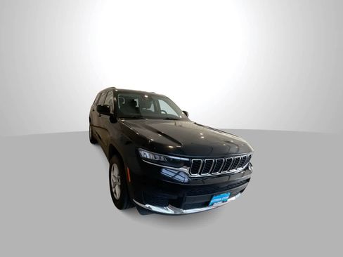 Used 2023 Jeep Grand Cherokee L Laredo image 2