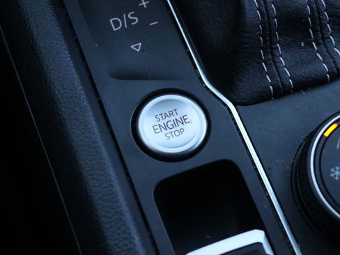 Used 2021 Volkswagen Atlas Cross Sport SEL Premium image 26