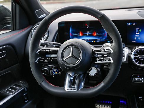 Used 2025 Mercedes-Benz GLB 35 AMG 4MATIC image 16