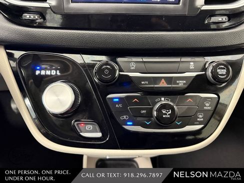 Used 2021 Chrysler Voyager Lxi FWD image 30