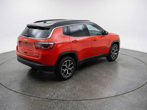 Used 2025 Jeep Compass Limited image 9