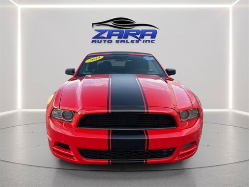 Used 2013 Ford Mustang Convertible RWD image 2