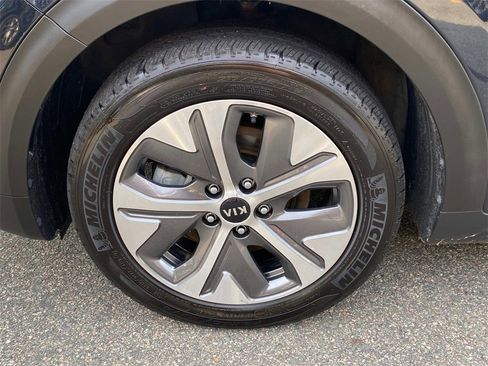 Used 2020 Kia Niro EX Premium w/ Cold Weather Package image 17