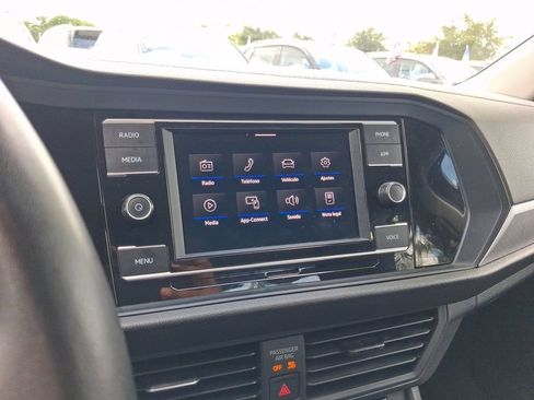 Certified 2024 Volkswagen Jetta S FWD image 17
