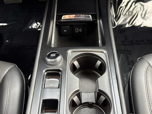Used 2024 Lincoln Corsair AWD image 8