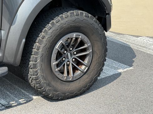 Used 2019 Ford F150 Raptor w/ Equipment Group 802A Luxury AWD/4WD image 12