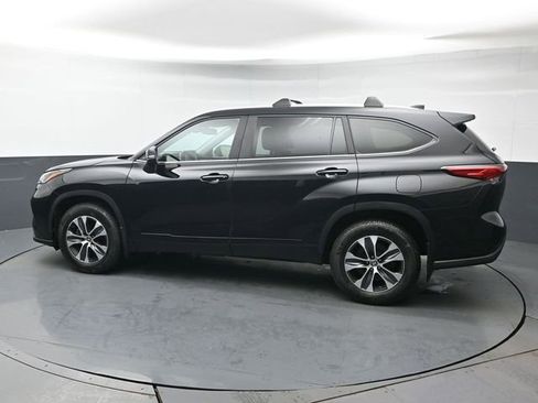 Used 2023 Toyota Highlander XLE AWD/4WD image 3