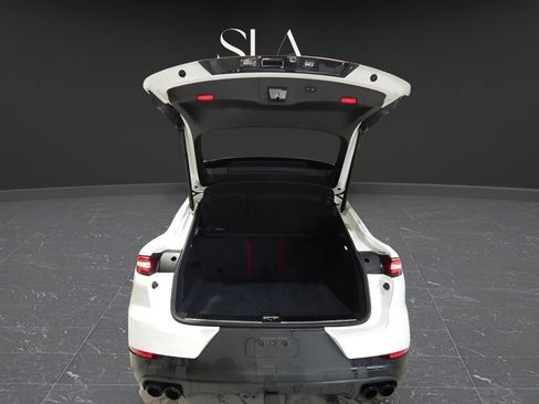 Used 2023 Porsche Cayenne Platinum Edition w/ Towing Package w/o Tow Ball image 5