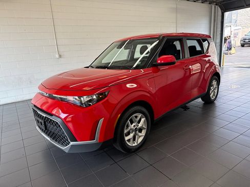 Used 2024 Kia Soul LX w/ Option Group 015 FWD image 4