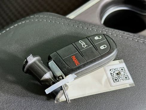 Used 2018 Dodge Challenger R/T image 21