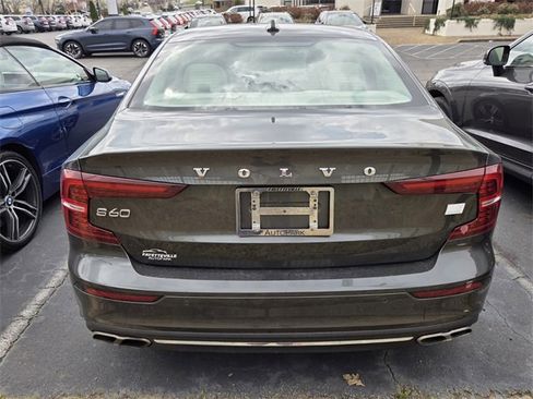 Used 2022 Volvo S60 T8 Inscription image 9