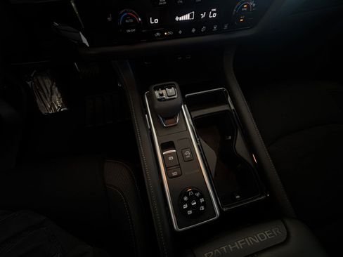 Used 2025 Nissan Pathfinder SV image 44