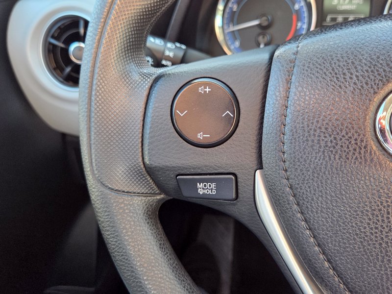 Used 2018 Toyota Corolla LE FWD image 27