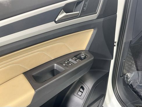 Used 2023 Volkswagen Atlas Cross Sport SEL image 17