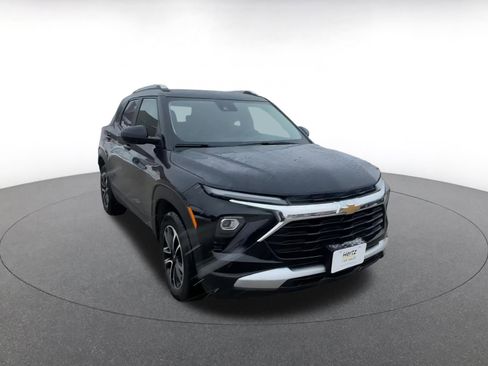 Used 2025 Chevrolet TrailBlazer LT image 3