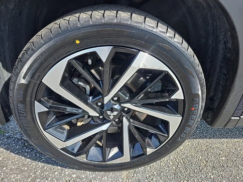 Used 2024 Mitsubishi Outlander SE image 9