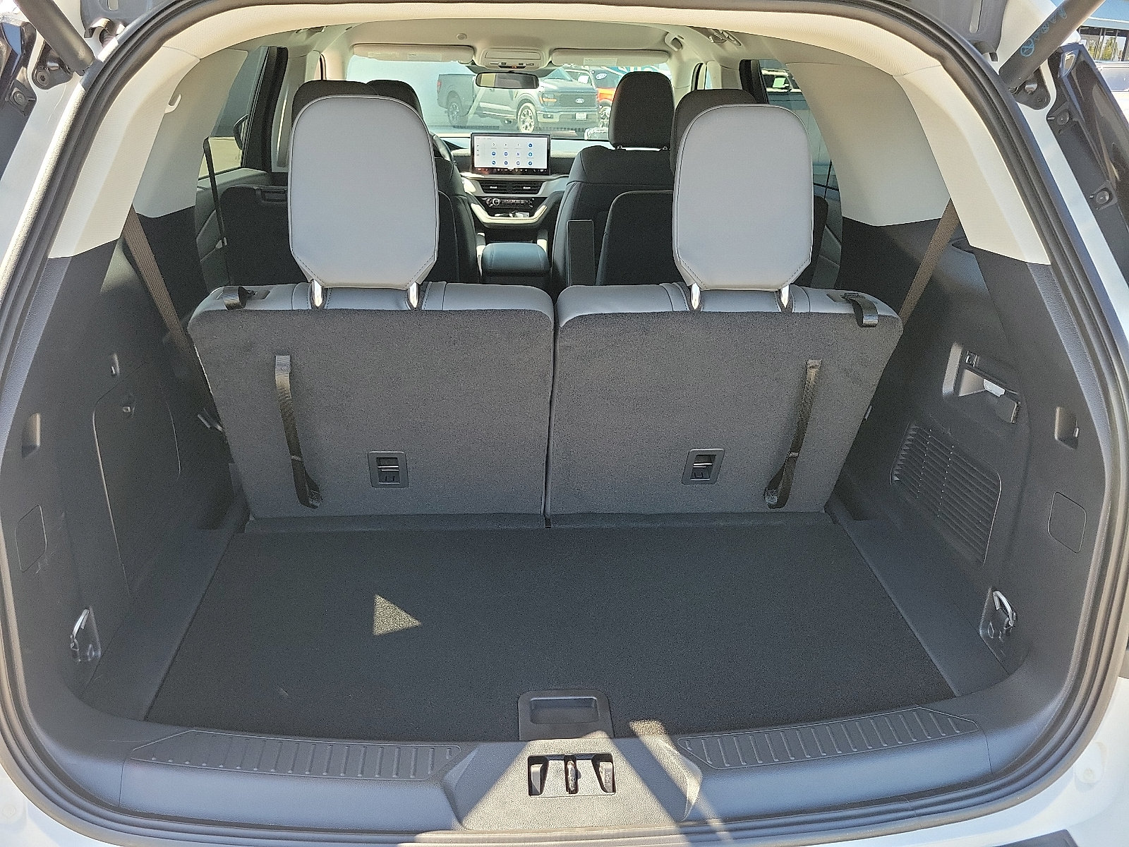Used 2026 Ford Explorer Active w/ Active Comfort Package RWD image 23