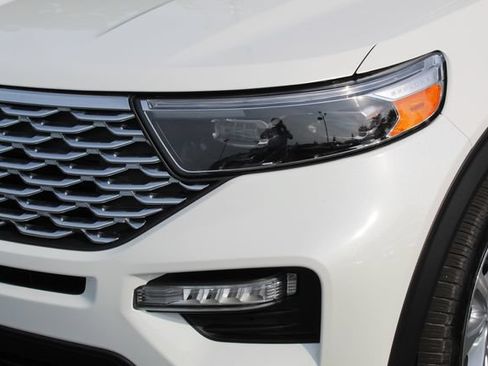 Used 2023 Ford Explorer Platinum w/ Technology Package AWD/4WD image 12