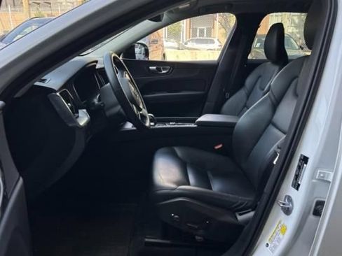Used 2024 Volvo XC60 B5 Core w/ Protection Package Premier AWD/4WD image 4