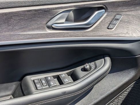 Used 2025 Jeep Grand Cherokee L Limited w/ Luxury Tech Group II image 12