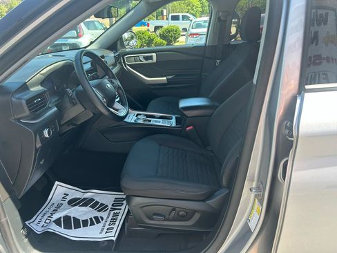 Used 2021 Ford Explorer XLT RWD image 9