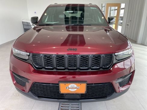 Used 2025 Jeep Grand Cherokee Altitude AWD/4WD image 7