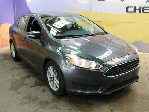 Used 2017 Ford Focus SE image 4