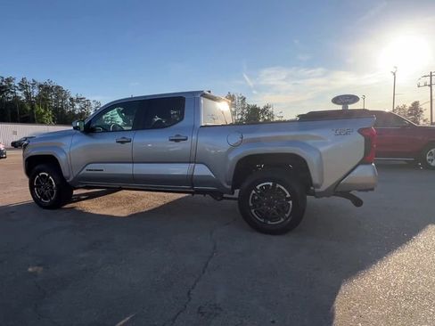 Used 2024 Toyota Tacoma TRD Sport RWD image 4