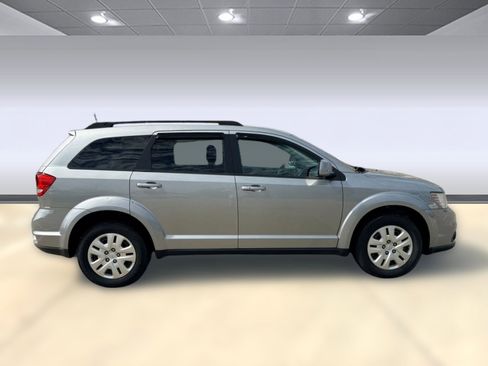 Used 2019 Dodge Journey SE w/ Connectivity Group image 8