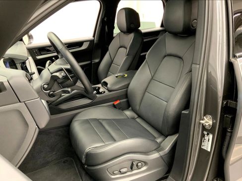 Used 2025 Porsche Cayenne image 5