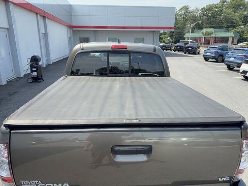 Used 2014 Toyota Tacoma 4x4 Double Cab w/ TRD Off-Road Package image 18