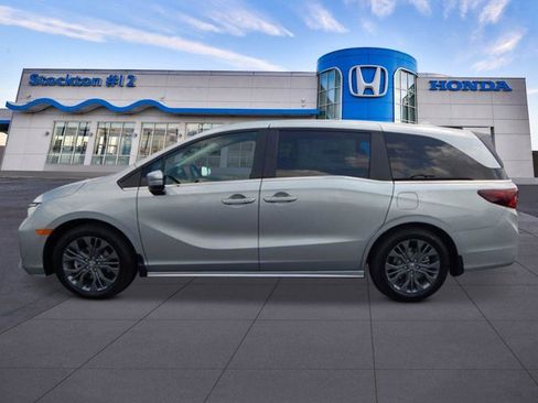 New 2026 Honda Odyssey Touring image 2