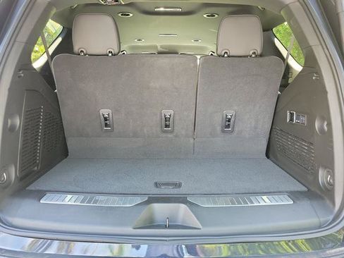 Used 2025 Chevrolet Tahoe High Country RWD image 7