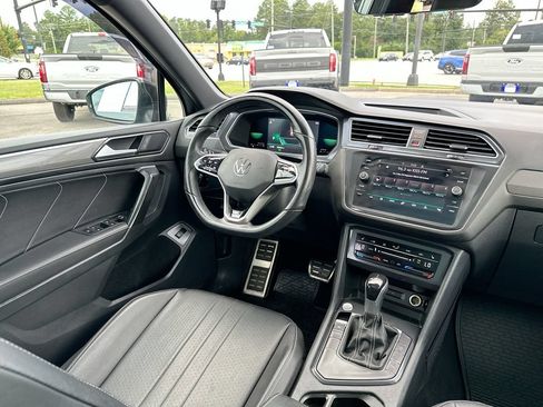 Used 2022 Volkswagen Tiguan SE R-Line FWD image 19